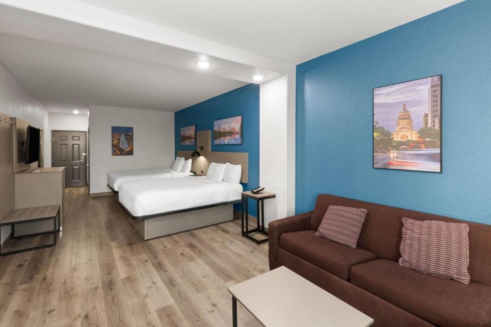 Executive Queen Room with Two Queen Beds interior